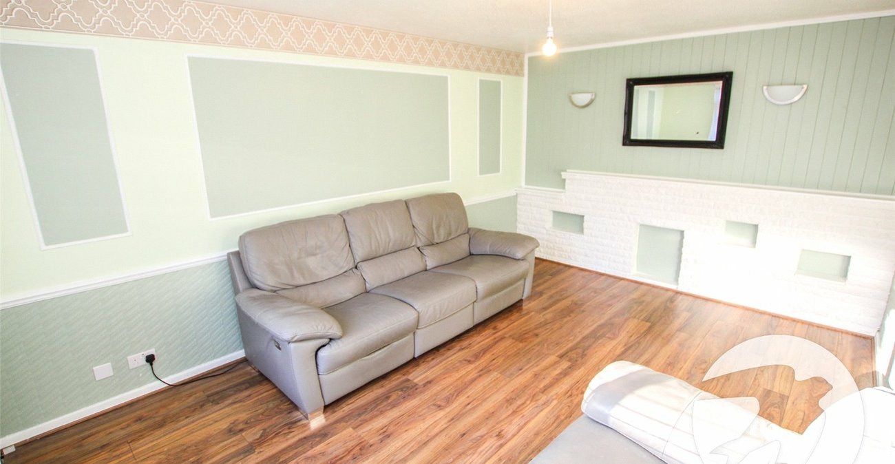 3 bedroom house for sale in London | Robinson Jackson