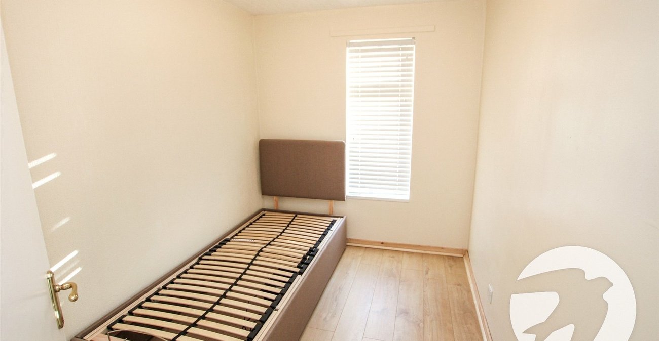 3 bedroom house for sale in London | Robinson Jackson