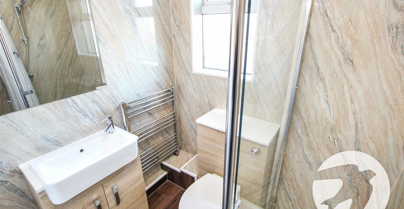 3 bedroom house for sale in London | Robinson Jackson