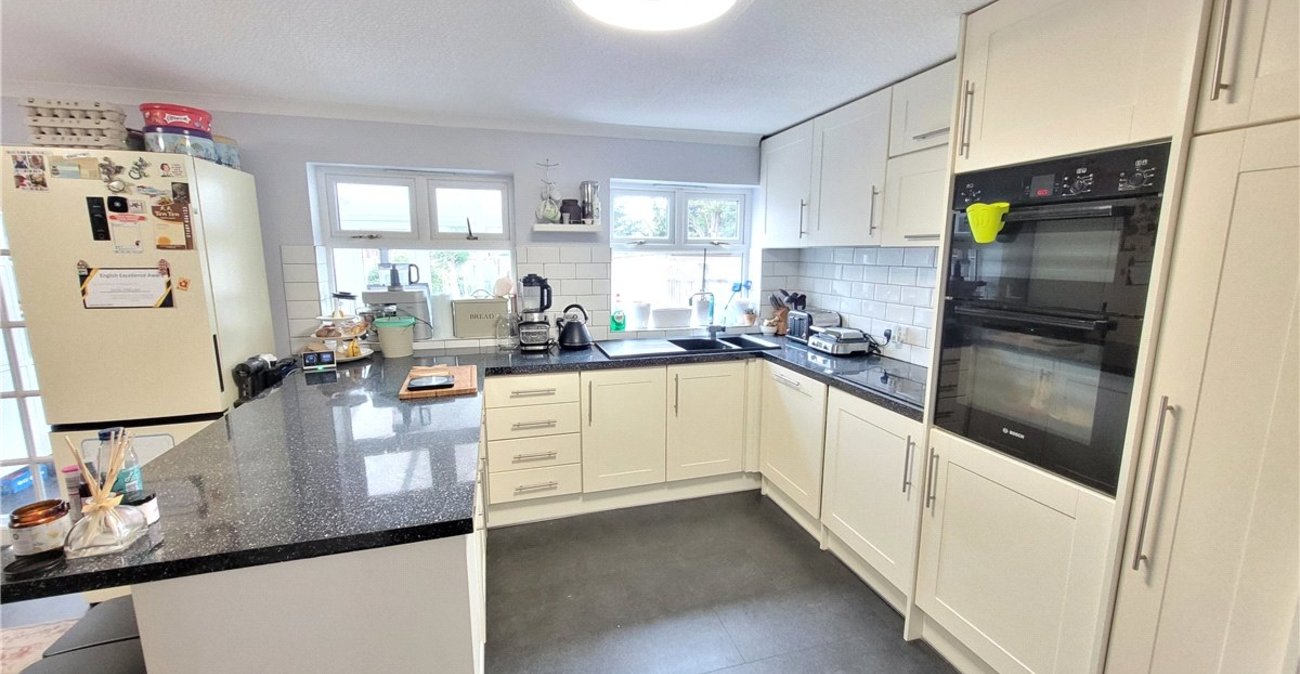 4 bedroom bungalow for sale in South Orpington | Robinson Jackson