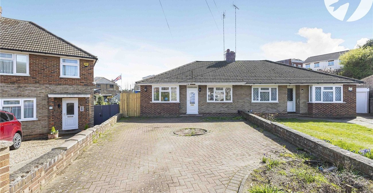 2 bedroom bungalow for sale in Rochester | Robinson Michael & Jackson