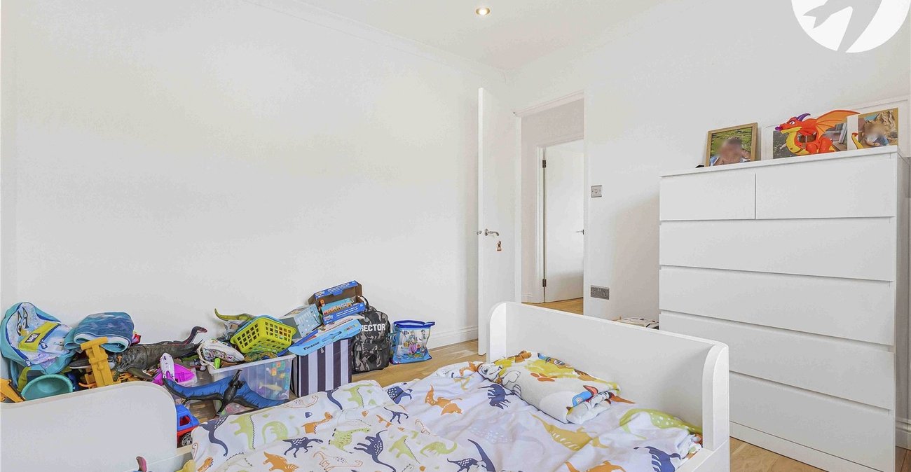 2 bedroom bungalow for sale in Rochester | Robinson Michael & Jackson