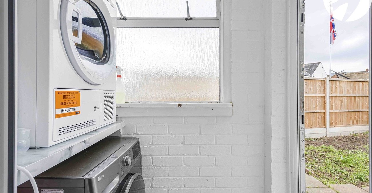 2 bedroom bungalow for sale in Rochester | Robinson Michael & Jackson