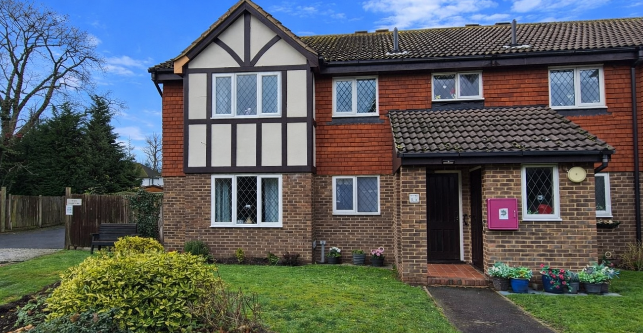 2 bedroom property for sale in Farnborough | Robinson Jackson
