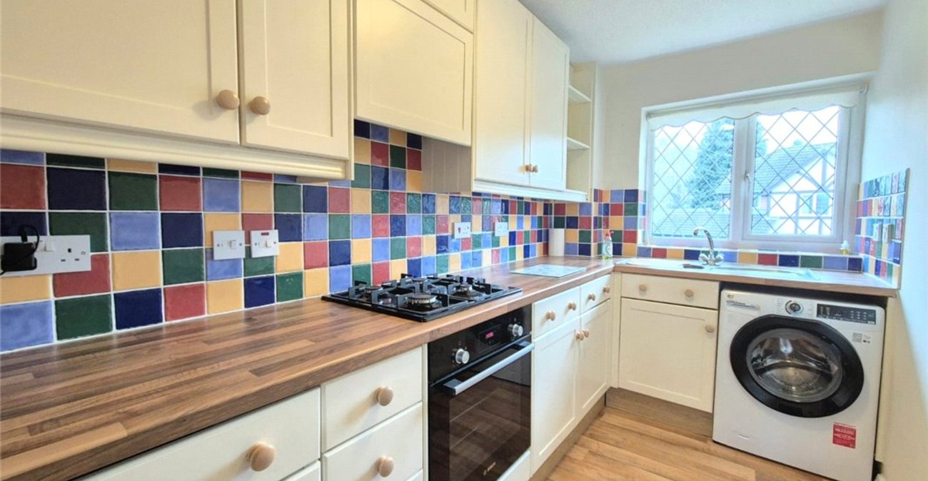 2 bedroom property for sale in Farnborough | Robinson Jackson