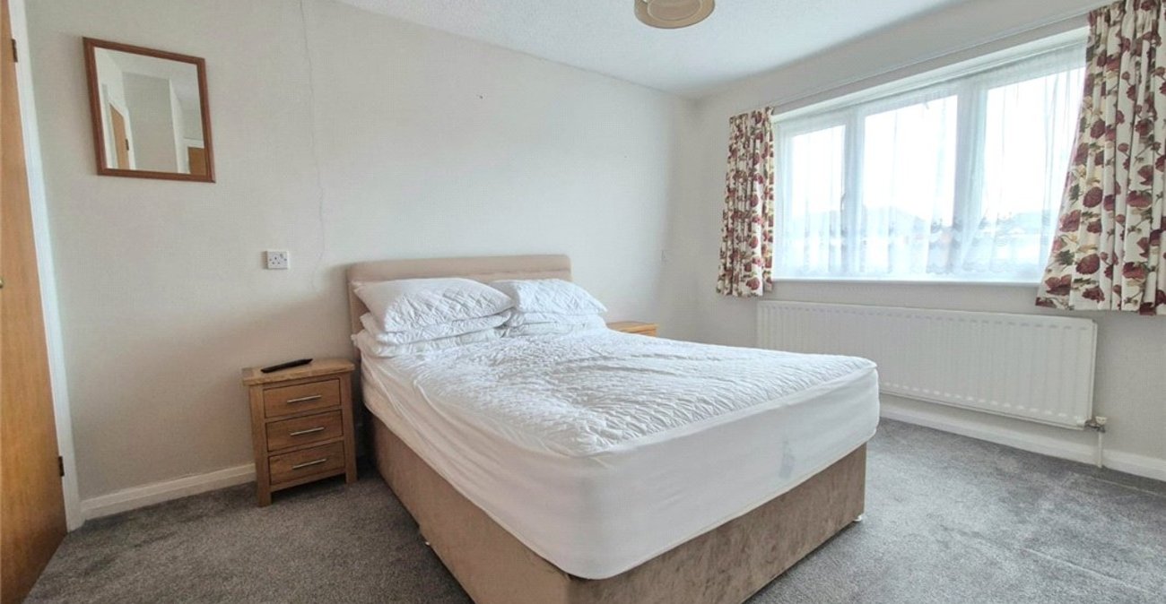 2 bedroom property for sale in Farnborough | Robinson Jackson