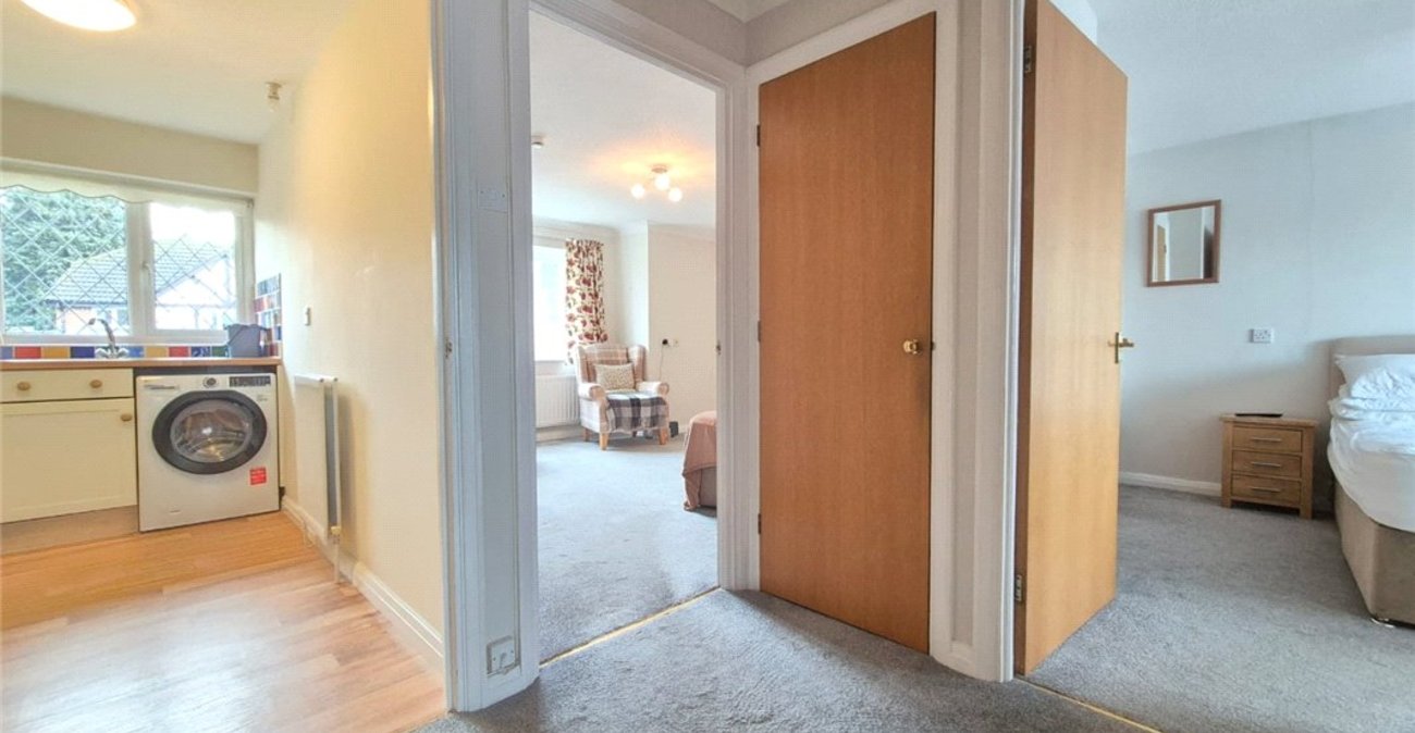 2 bedroom property for sale in Farnborough | Robinson Jackson