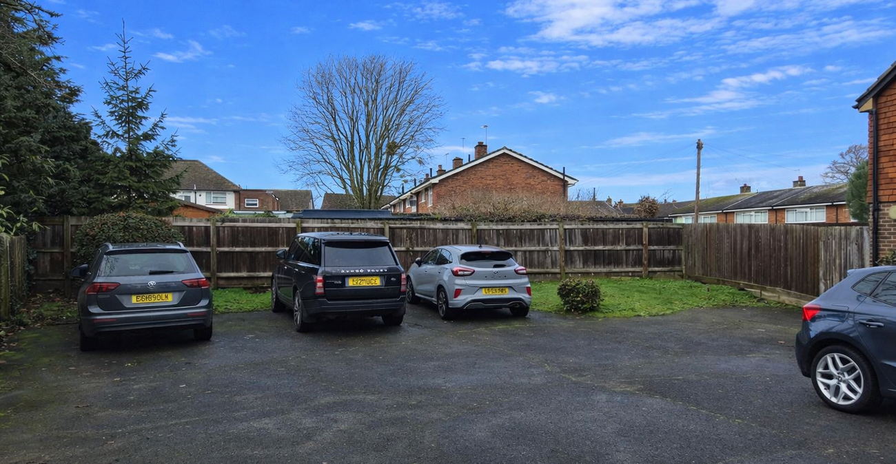 2 bedroom property for sale in Farnborough | Robinson Jackson