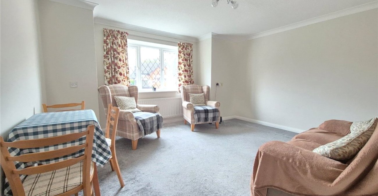 2 bedroom property for sale in Farnborough | Robinson Jackson