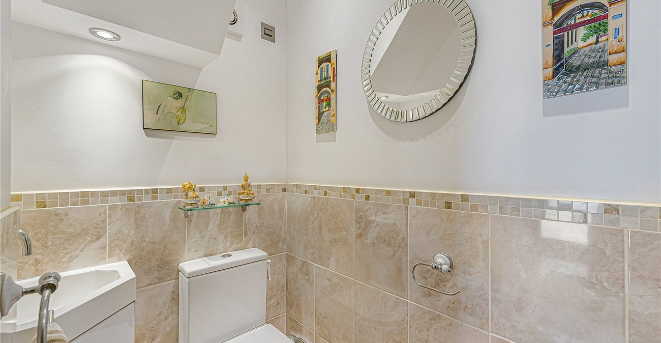 3 bedroom house for sale in West Dartford | Robinson Jackson