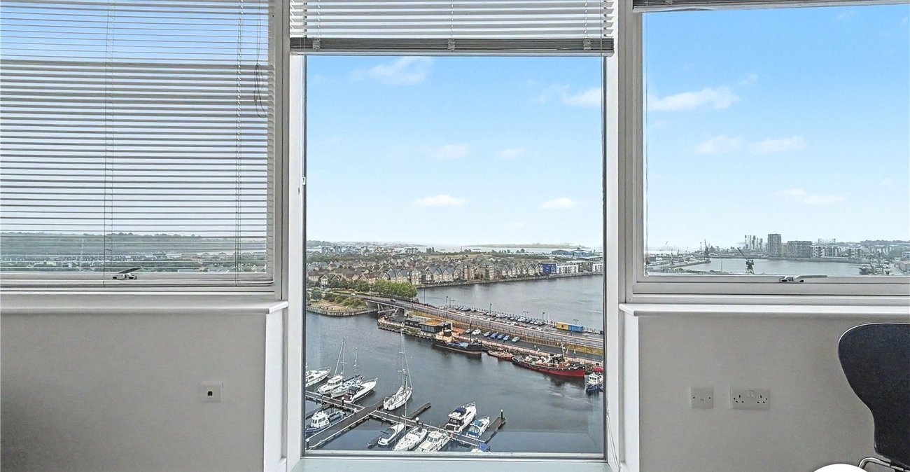 2 bedroom property for sale in Dock Head Road | Robinson Michael & Jackson