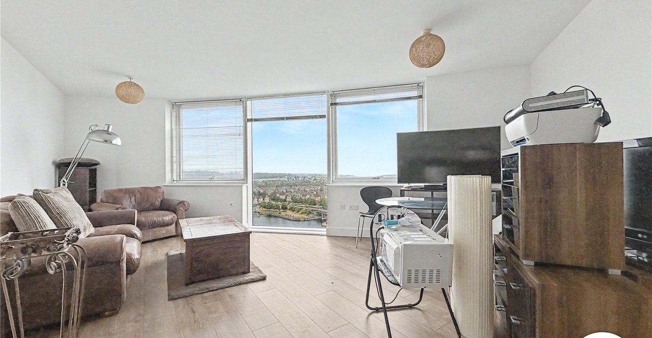 2 bedroom property for sale in Dock Head Road | Robinson Michael & Jackson