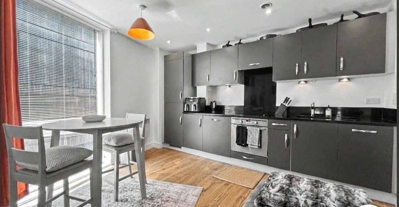 2 bedroom property for sale in Dock Head Road | Robinson Michael & Jackson