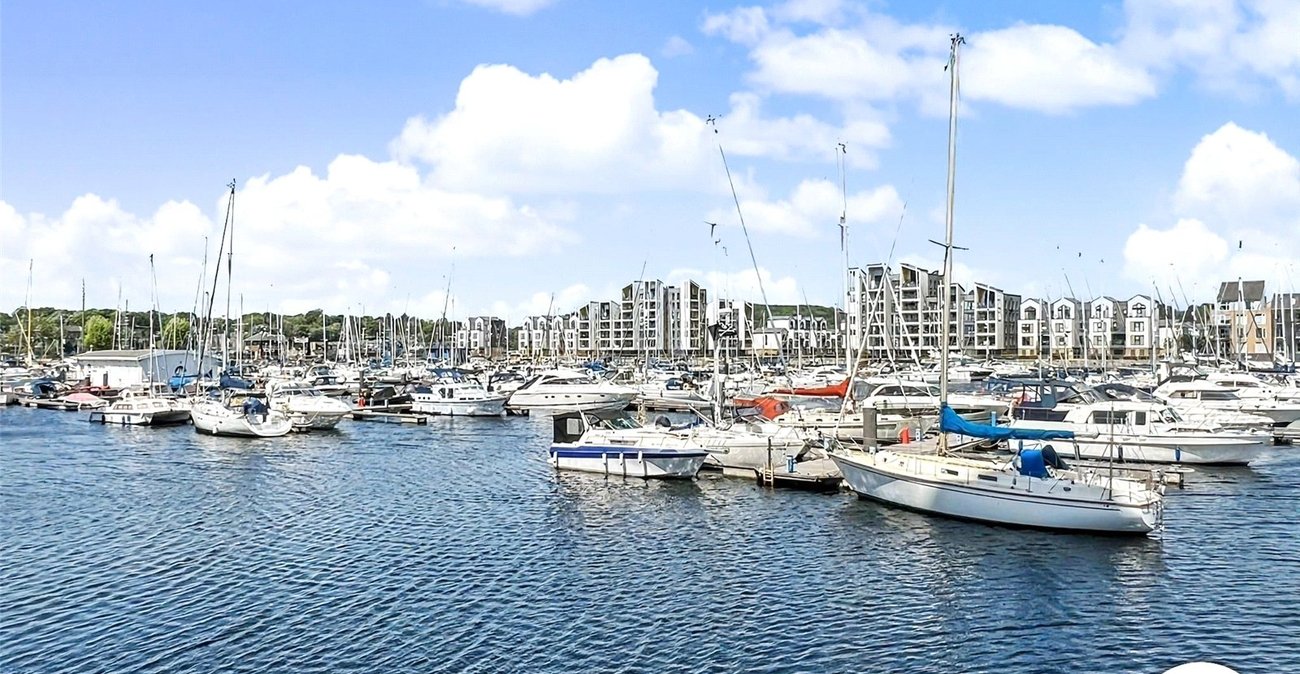 2 bedroom property for sale in Dock Head Road | Robinson Michael & Jackson