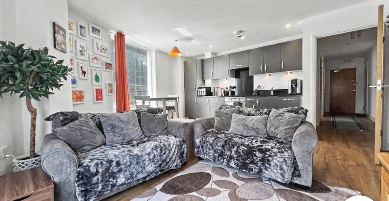2 bedroom property for sale in Dock Head Road | Robinson Michael & Jackson