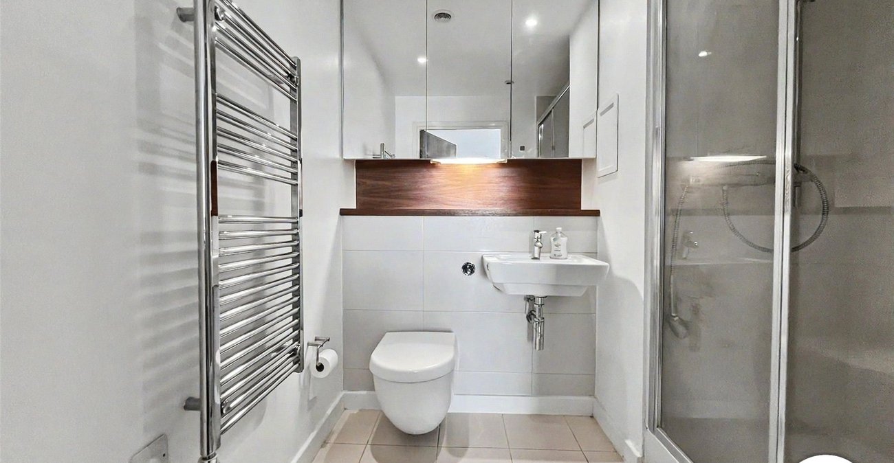 2 bedroom property for sale in Dock Head Road | Robinson Michael & Jackson