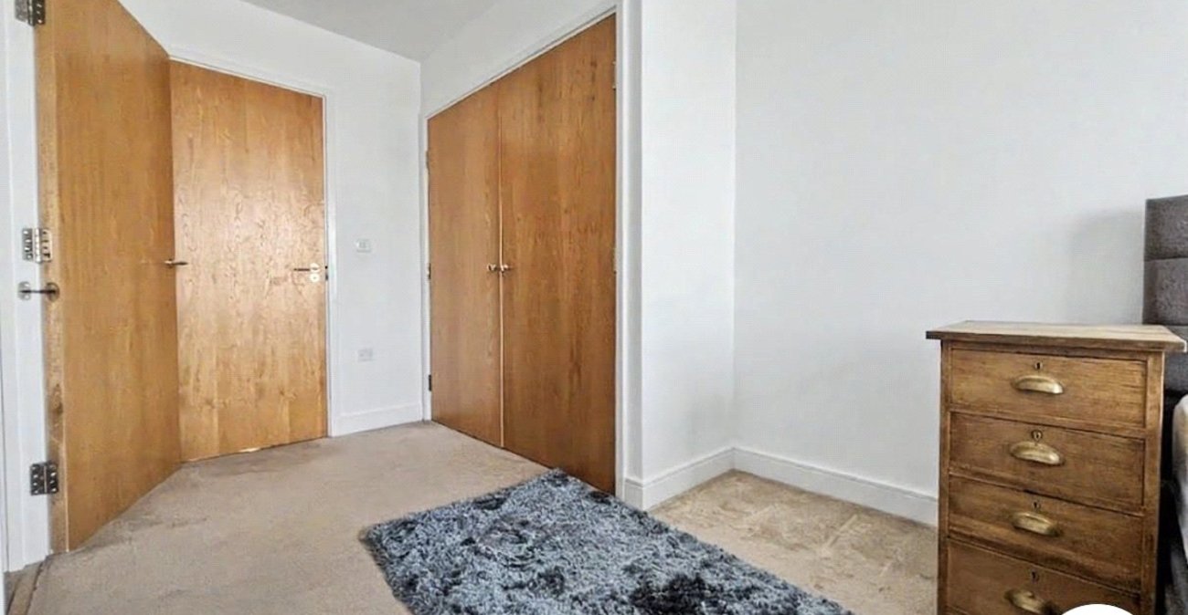 2 bedroom property for sale in Dock Head Road | Robinson Michael & Jackson