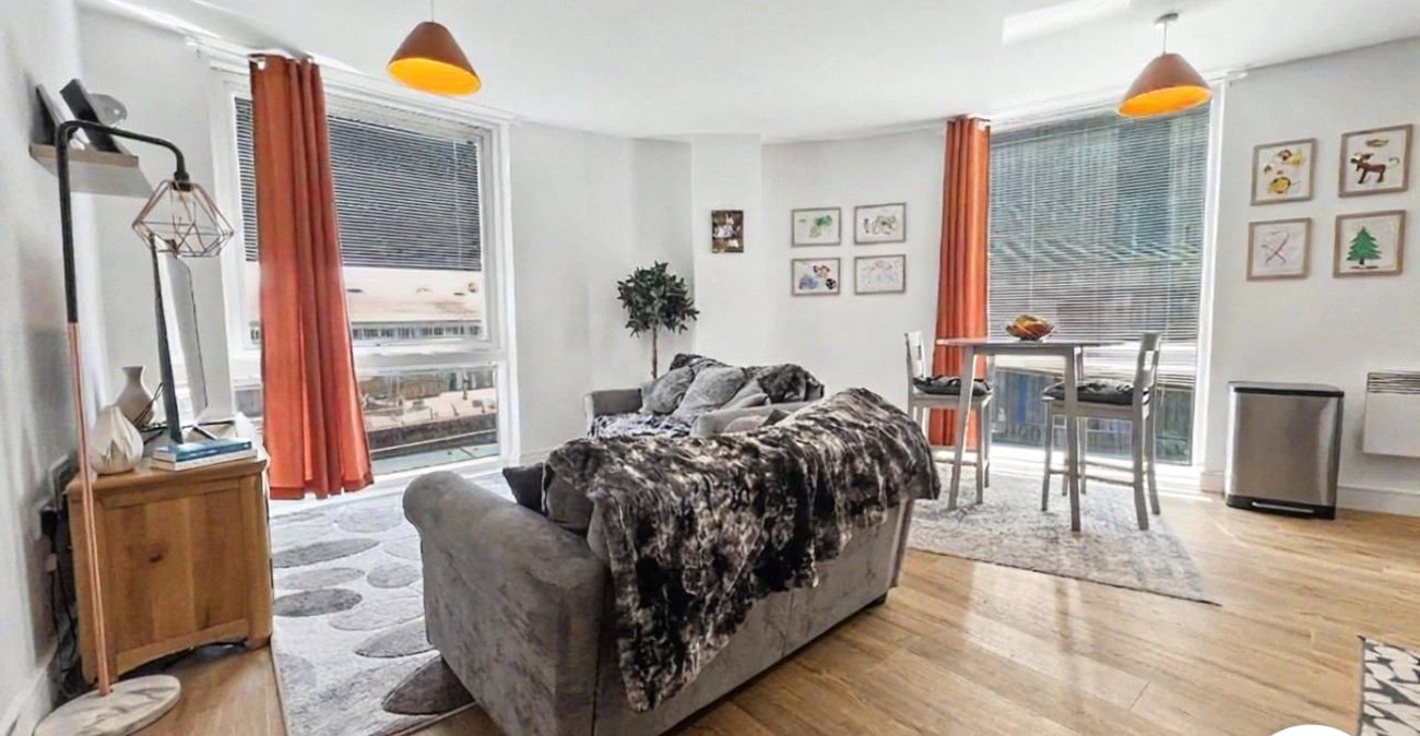 2 bedroom property for sale in Dock Head Road | Robinson Michael & Jackson