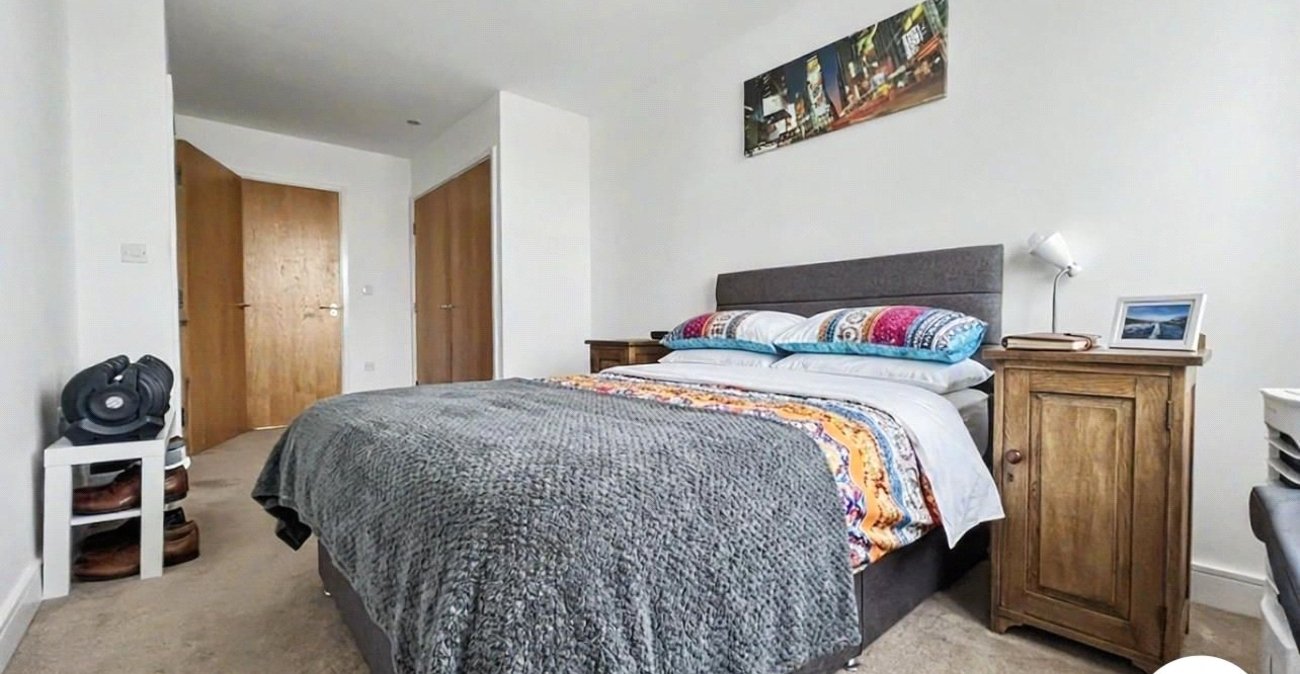 2 bedroom property for sale in Dock Head Road | Robinson Michael & Jackson