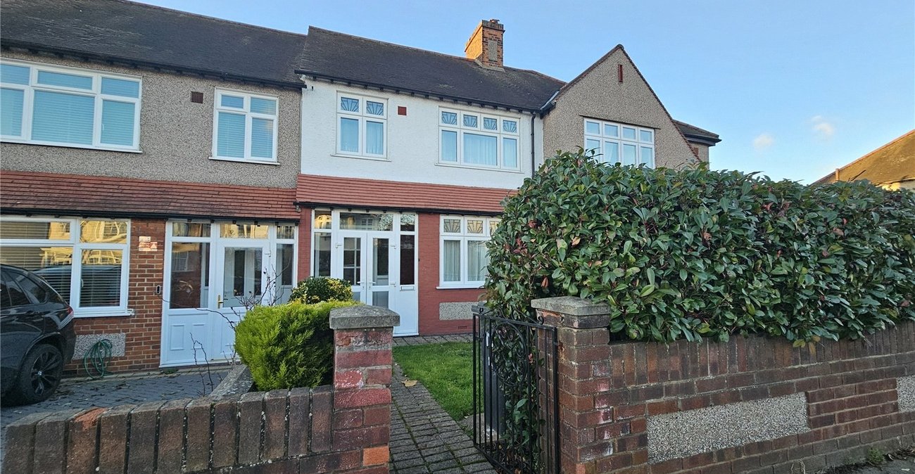 3 bedroom house for sale in Bromley | Robinson Jackson