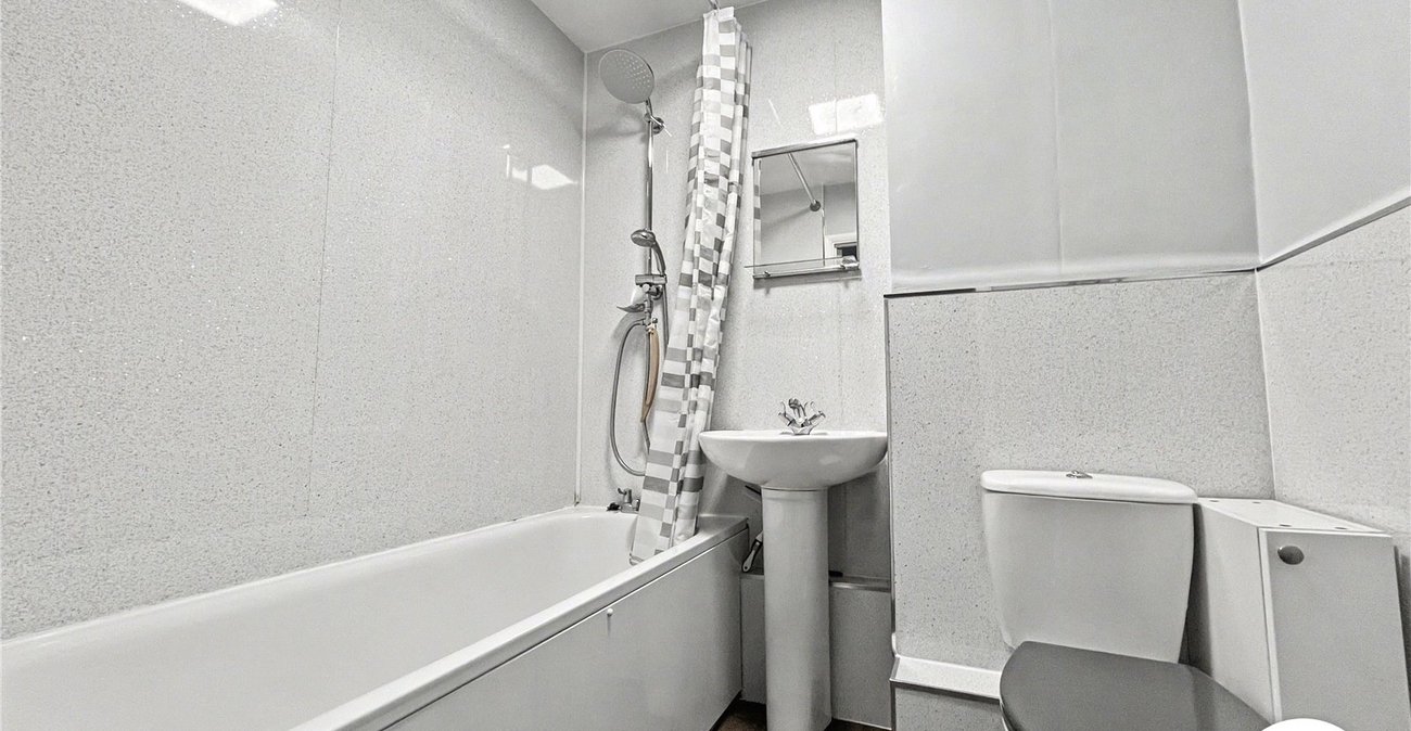 2 bedroom house for sale in Rochester | Robinson Michael & Jackson