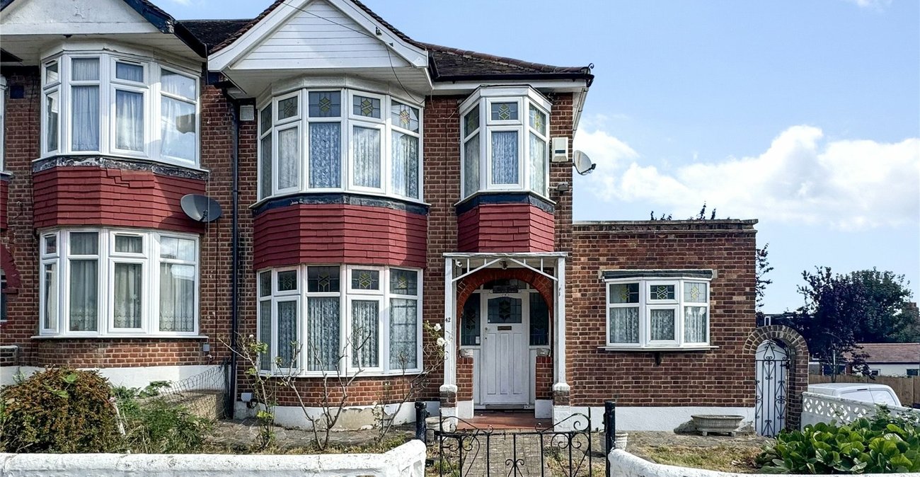 4 bedroom house for sale in Plumstead Common | Robinson Jackson