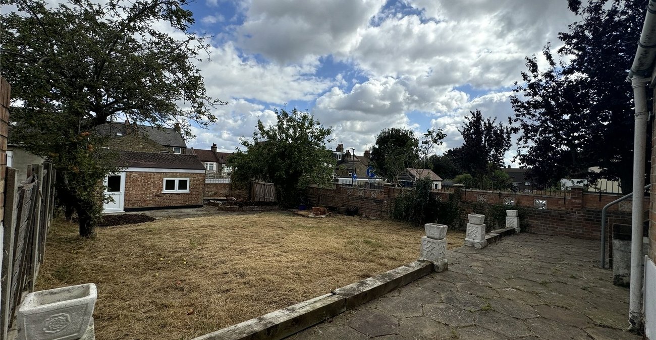 4 bedroom house for sale in Plumstead Common | Robinson Jackson