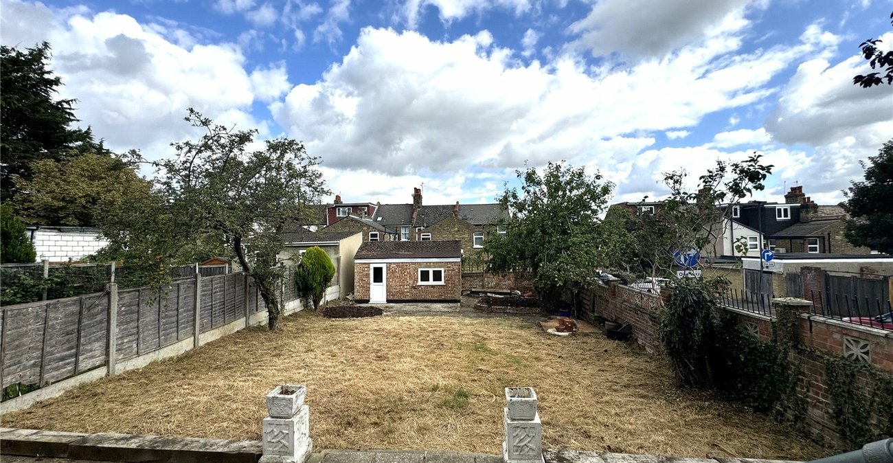 4 bedroom house for sale in Plumstead Common | Robinson Jackson