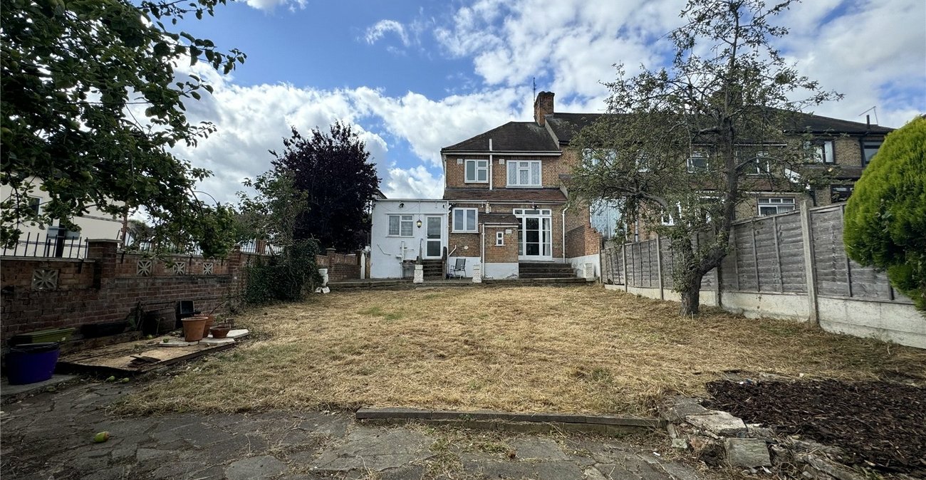 4 bedroom house for sale in Plumstead Common | Robinson Jackson