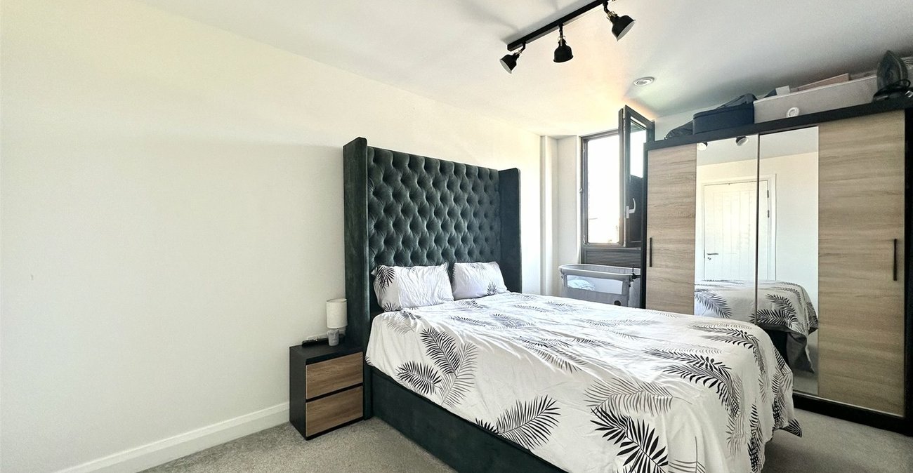 2 bedroom property for sale in Castle Hill | Robinson Jackson