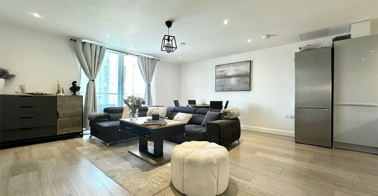 2 bedroom property for sale in Castle Hill | Robinson Jackson