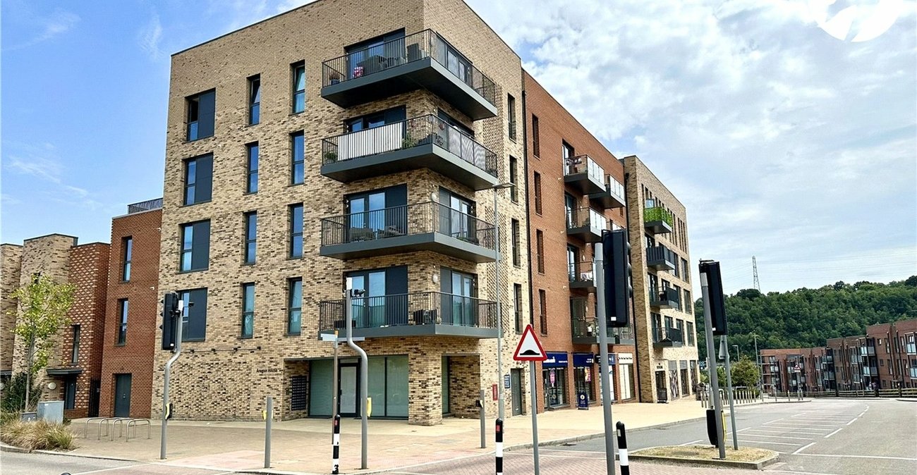 2 bedroom property for sale in Castle Hill | Robinson Jackson