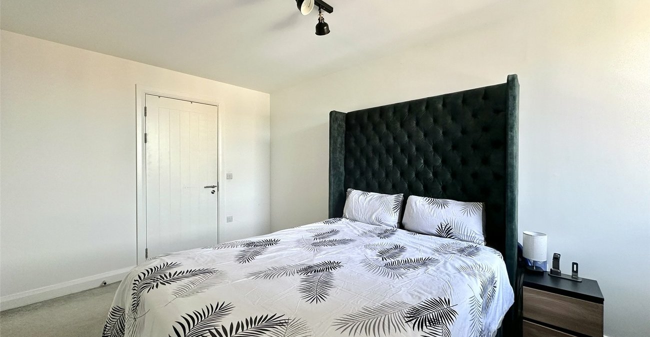 2 bedroom property for sale in Castle Hill | Robinson Jackson