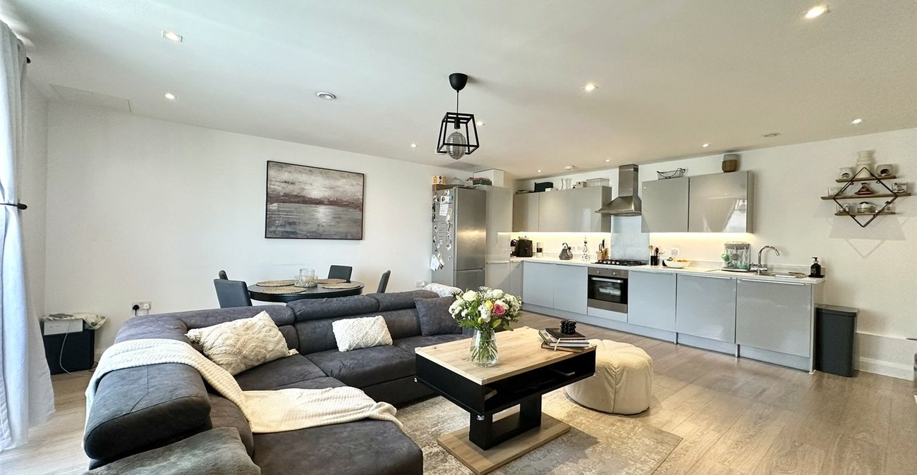 2 bedroom property for sale in Castle Hill | Robinson Jackson