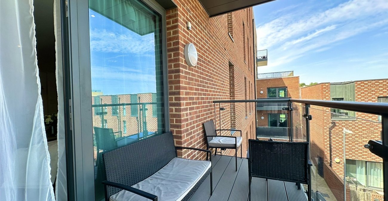 2 bedroom property for sale in Castle Hill | Robinson Jackson