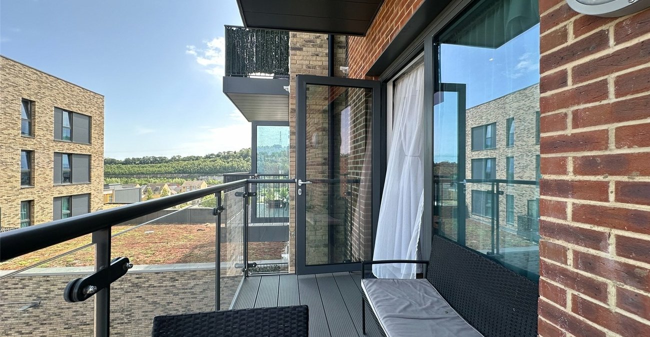 2 bedroom property for sale in Castle Hill | Robinson Jackson