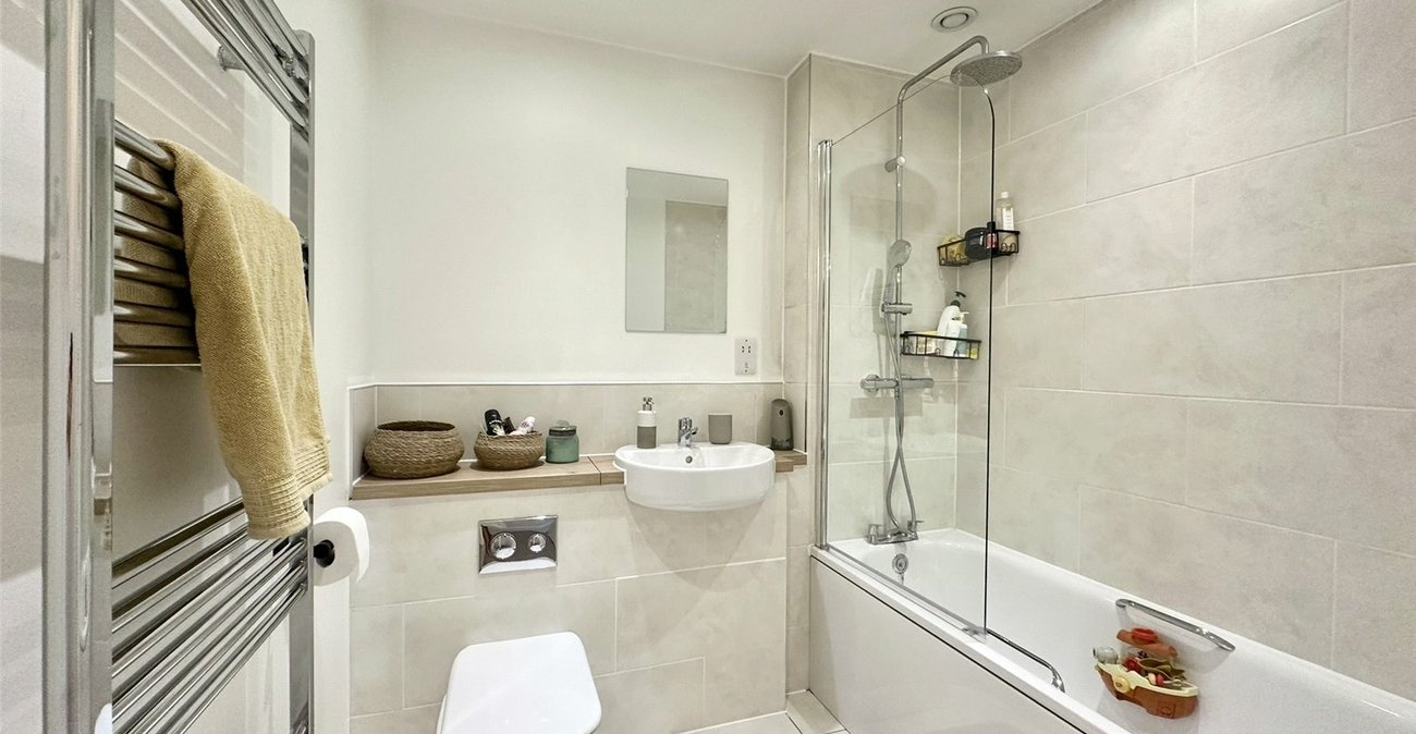 2 bedroom property for sale in Castle Hill | Robinson Jackson