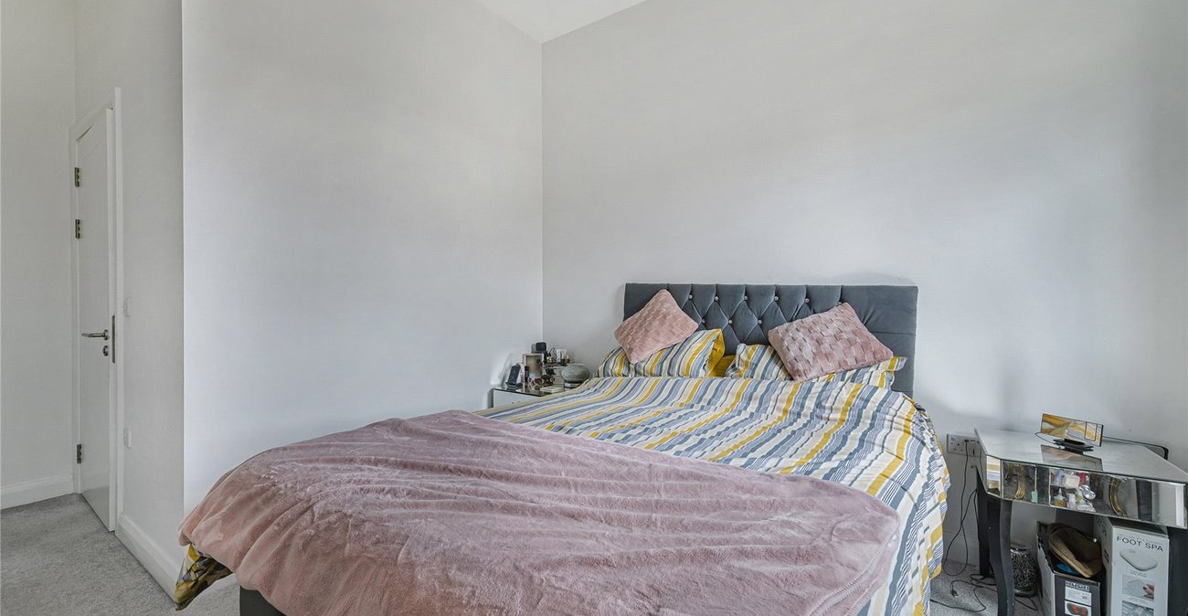 2 bedroom property for sale in Castle Hill | Robinson Jackson
