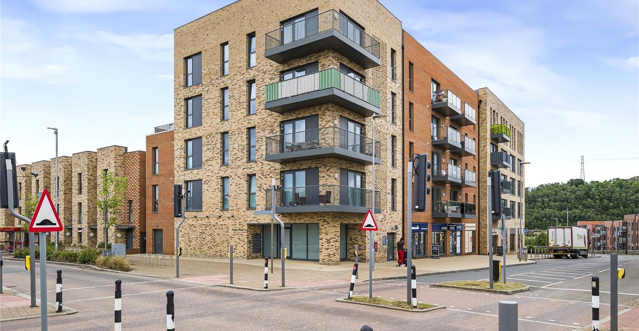 2 bedroom property for sale in Castle Hill | Robinson Jackson
