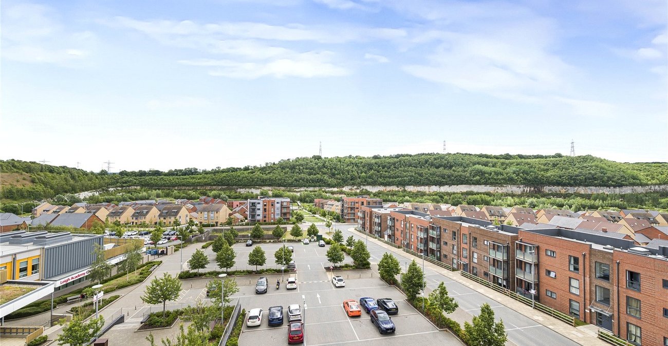 2 bedroom property for sale in Castle Hill | Robinson Jackson