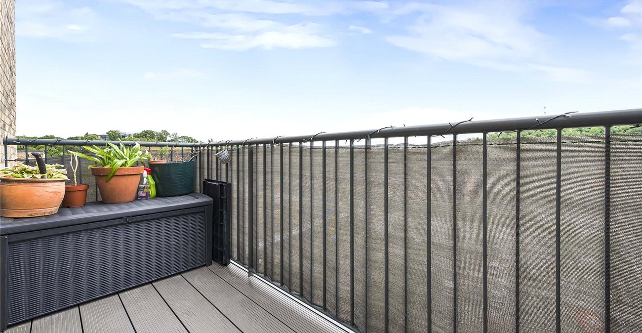 2 bedroom property for sale in Castle Hill | Robinson Jackson