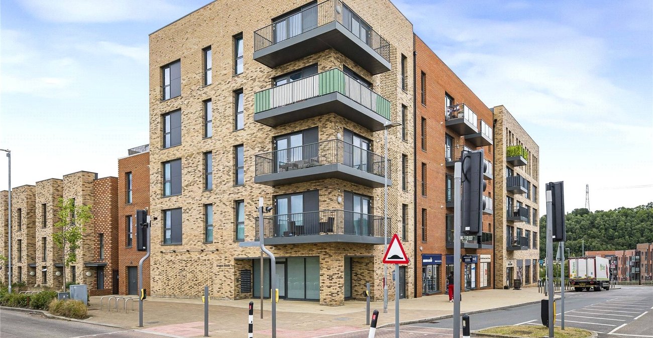 2 bedroom property for sale in Castle Hill | Robinson Jackson