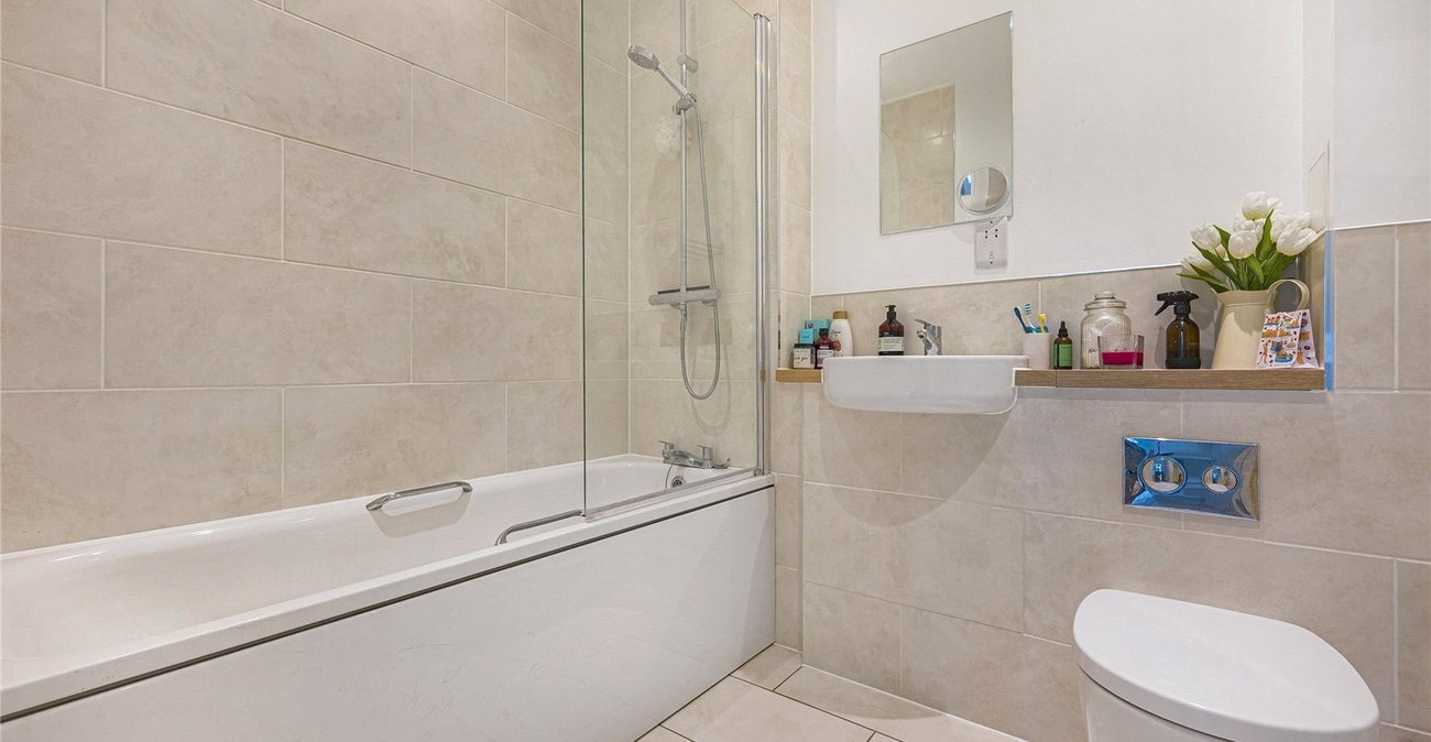 2 bedroom property for sale in Castle Hill | Robinson Jackson