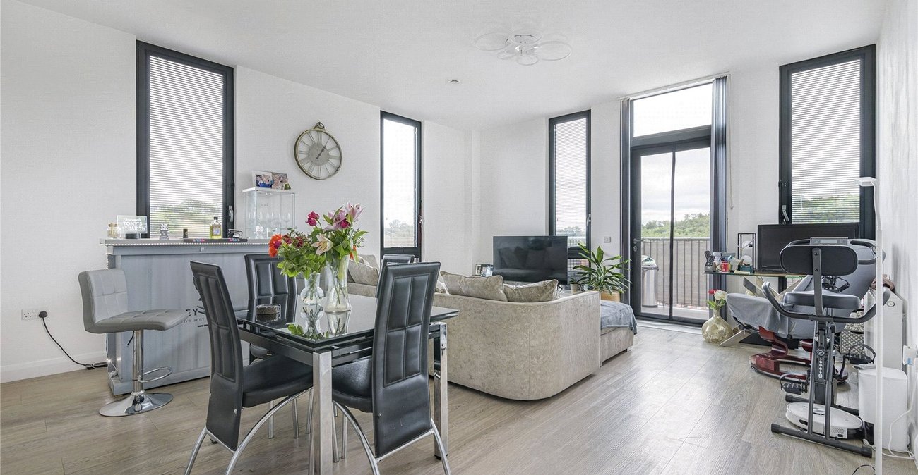 2 bedroom property for sale in Castle Hill | Robinson Jackson
