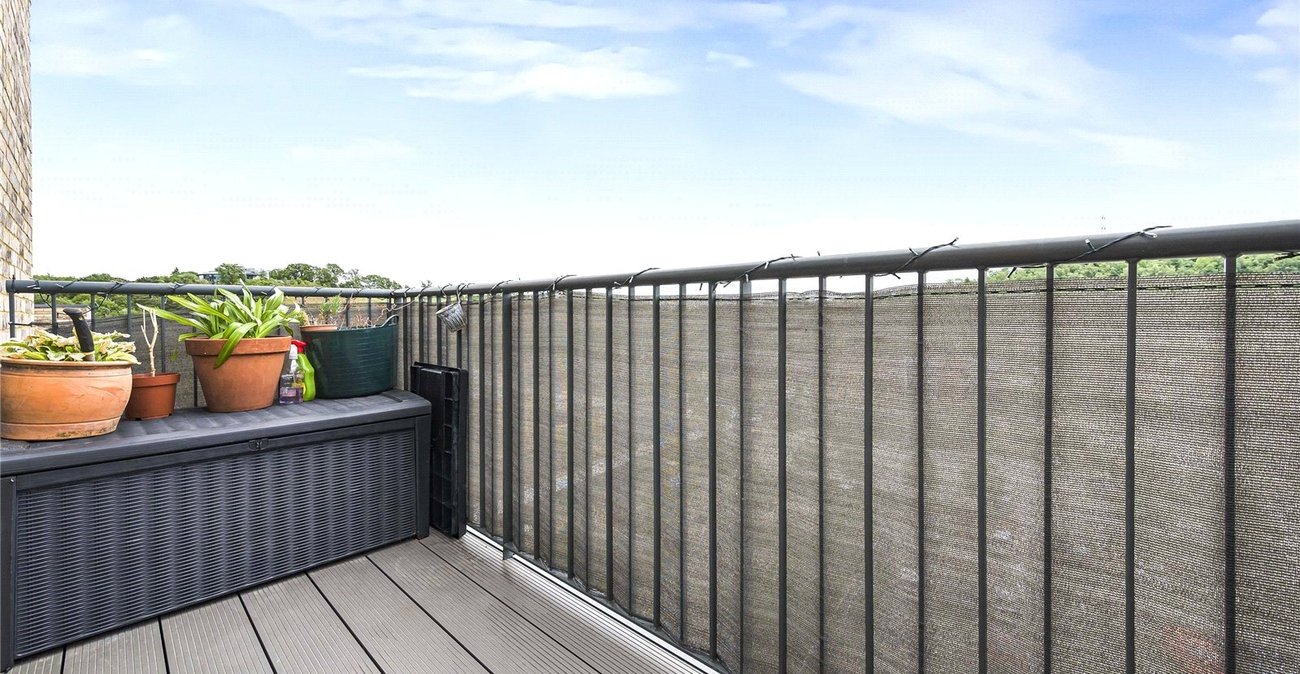 2 bedroom property for sale in Castle Hill | Robinson Jackson