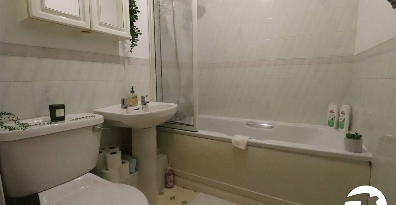 2 bedroom property for sale in Belvedere | Robinson Jackson