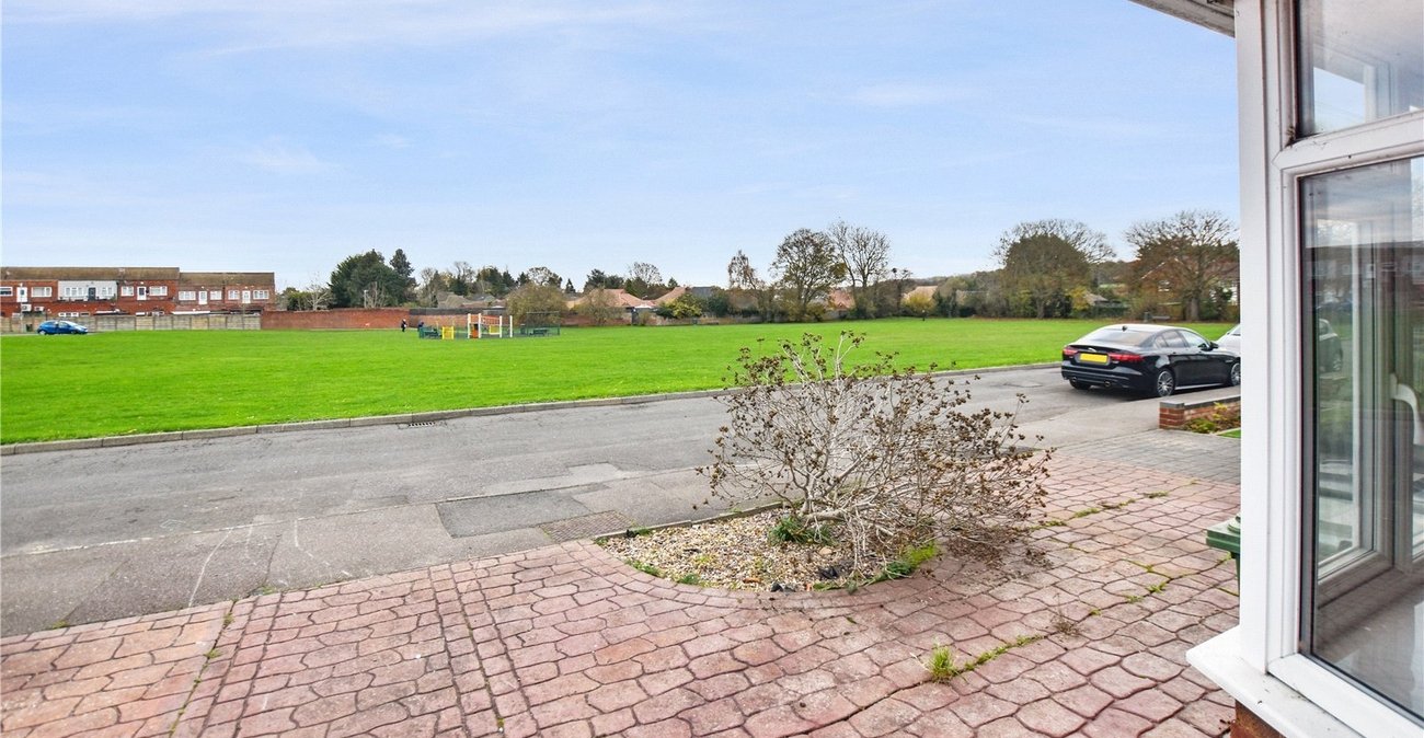 3 bedroom bungalow for sale in Dartford | Robinson Jackson