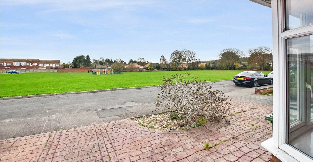 3 bedroom bungalow for sale in Dartford | Robinson Jackson