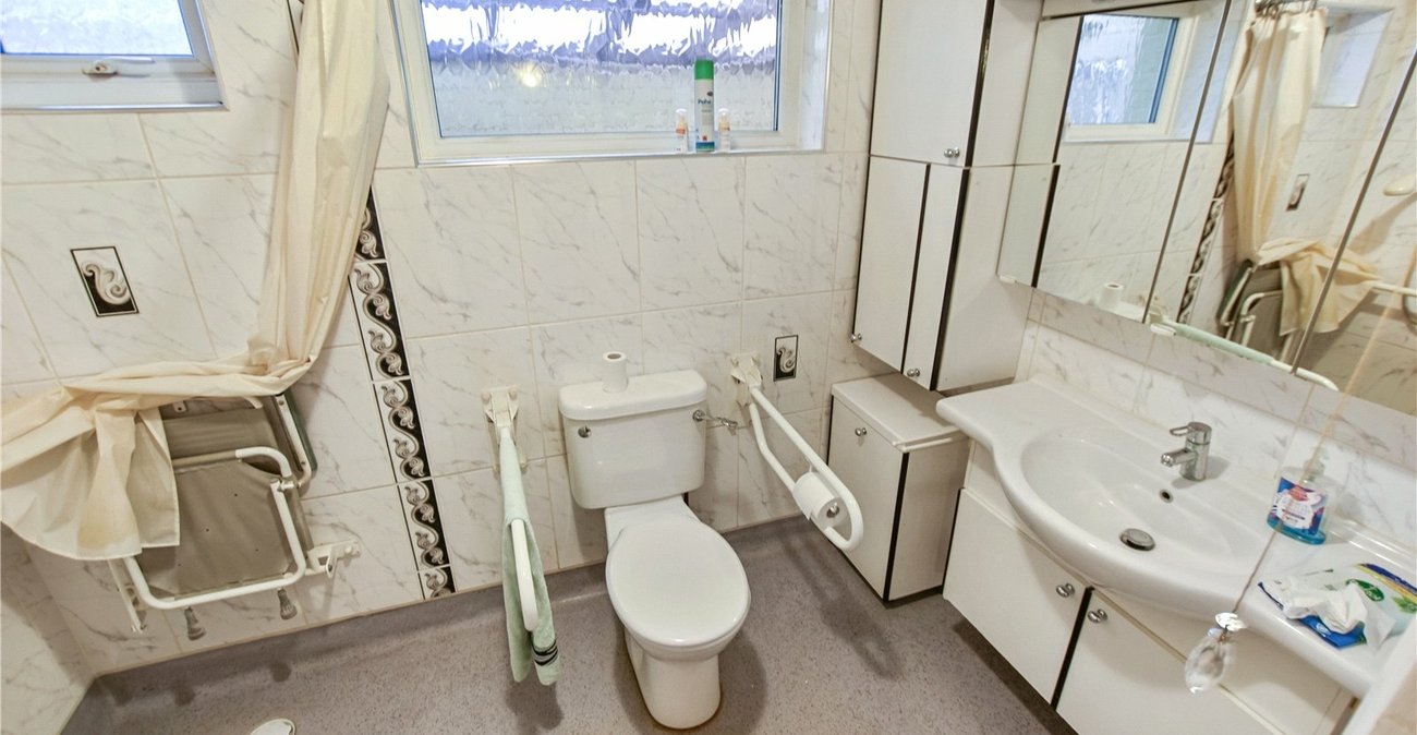 3 bedroom bungalow for sale in Dartford | Robinson Jackson