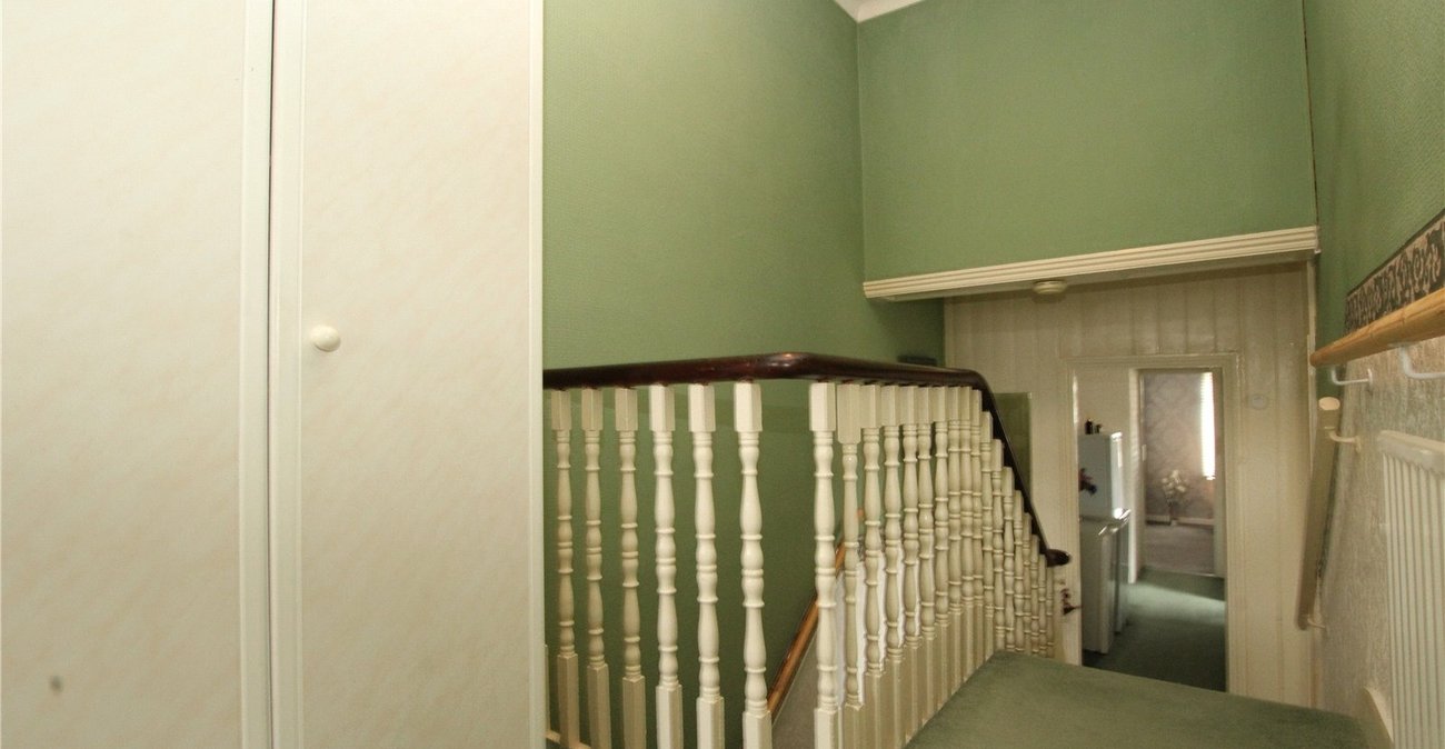 3 bedroom house for sale in London | Robinson Jackson